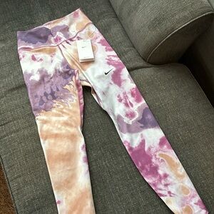 brand new with tags Nike XS  leggings.